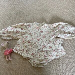 Olive & Cradle Ruffled bubble suit size 3-6 months